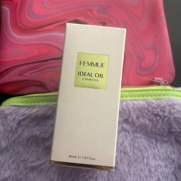 Femmue Facial Oil - Picture 2 of 4